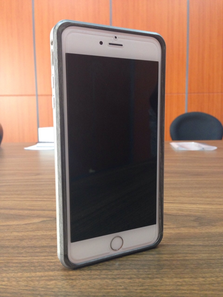 一兼二顧!  Airybody Unibody Bumper iPhone 6+ 檜木鋁合金保護殼