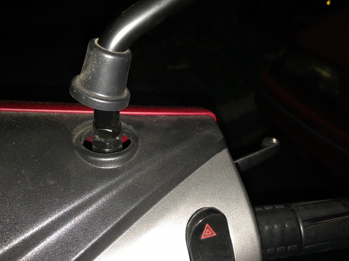 Tigra左邊後照鏡支架一直鬆掉