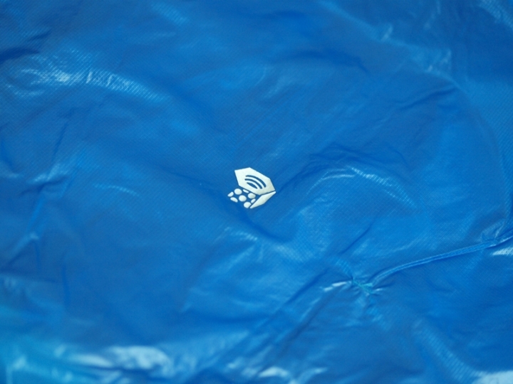 [開箱] Mountain Hardwear 輕量防水風衣