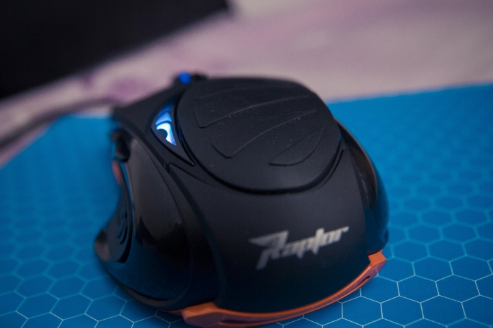 [開箱] FPS電競滑鼠 Raptor