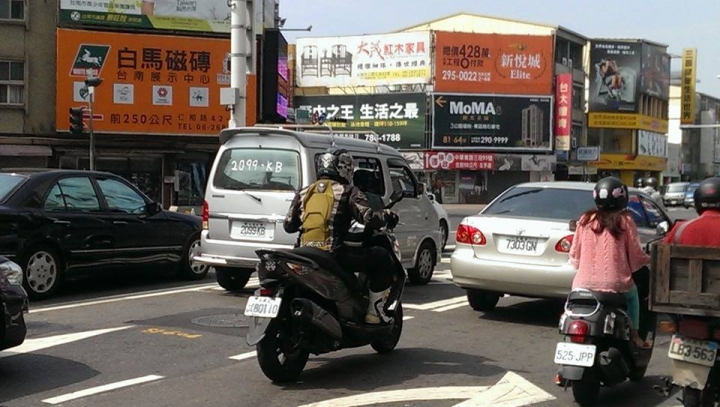 AEON 350CC 新車台南市區現身（有圖有真相）！
