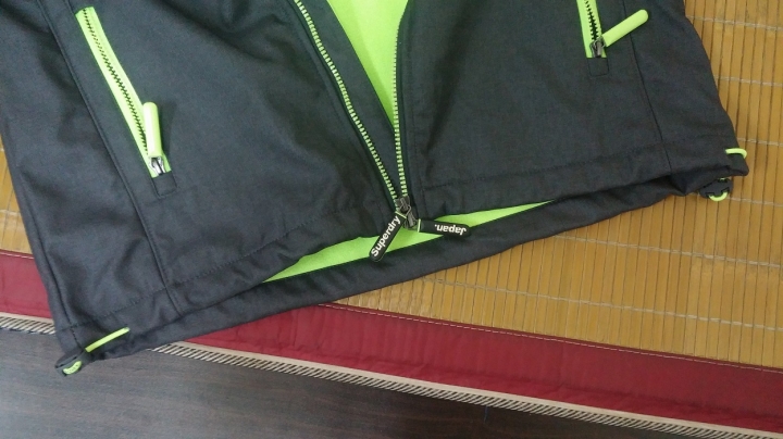 Superdry極度乾燥 Windtrekker防風衣 簡易開箱
