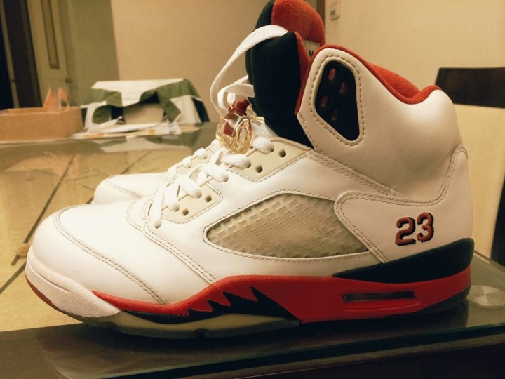 想問這雙jordan 5真假 麻煩各為大大
