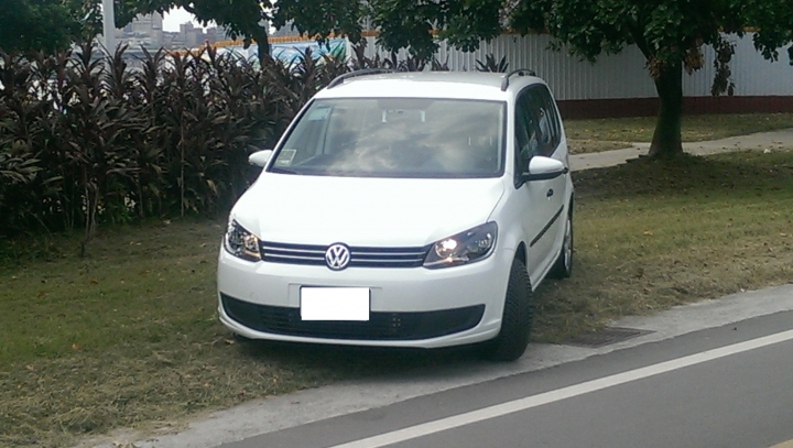 VWTouran晚來的開箱,還有油耗