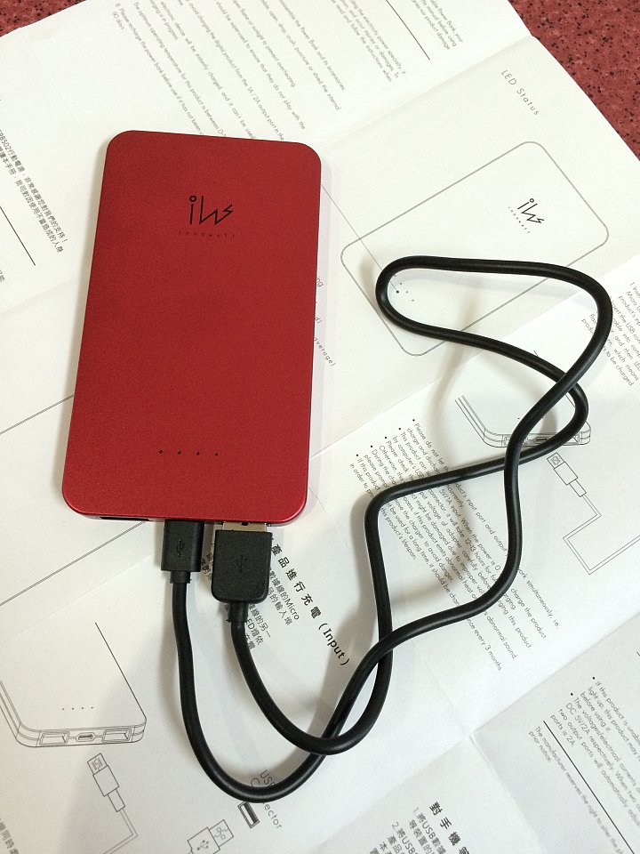 [郭董牌] 鴻海行動電源 Innowatt 5000mAh 純開箱分享
