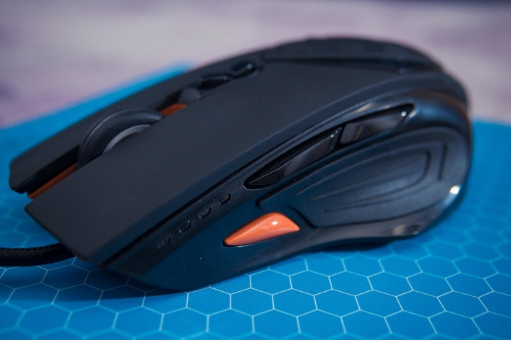 [開箱] FPS電競滑鼠 Raptor