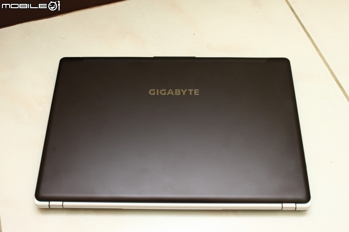 [開箱] 有輕薄也有效能 - Gigabyte P34G V2
