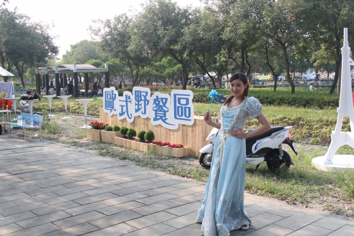 八人行、大場面，快樂野餐趣！(圖多)