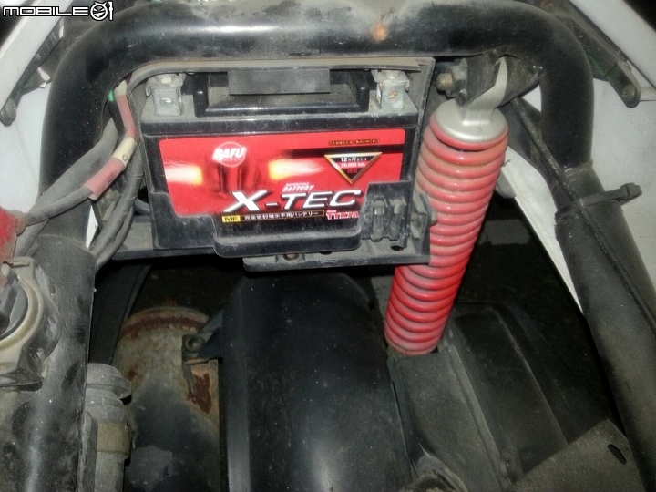 2006年化油版GP125 電瓶怎麼拆 現在買要買什麼型號呢?