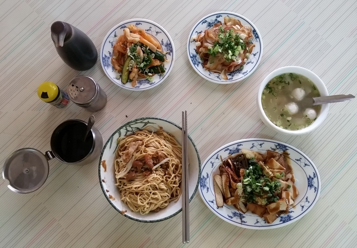 鳳山區阿倡麵店(鴨蛋麵、米粉、粿仔條)-古早味銅板美食