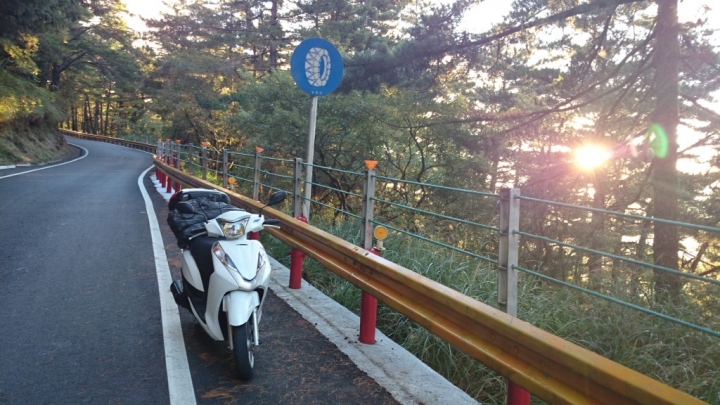 十年了....少年仔也變成大叔之.....HONDA LEAD 125奔武嶺......