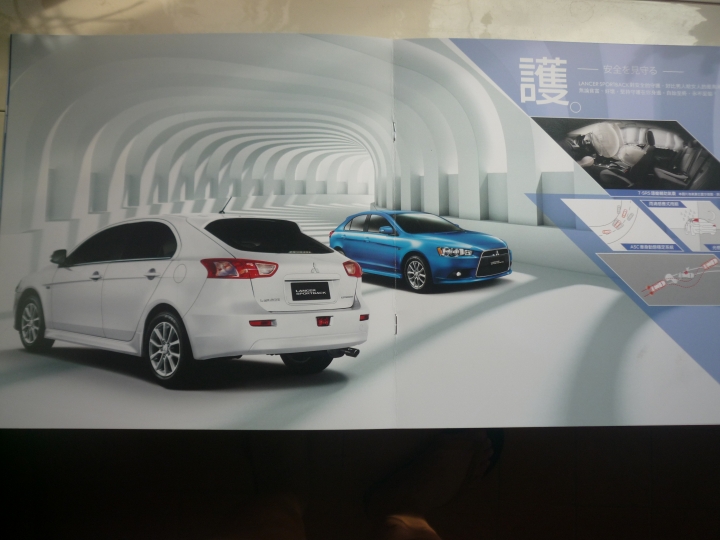 親臨Lancer Sportback車邊賞車又拍照