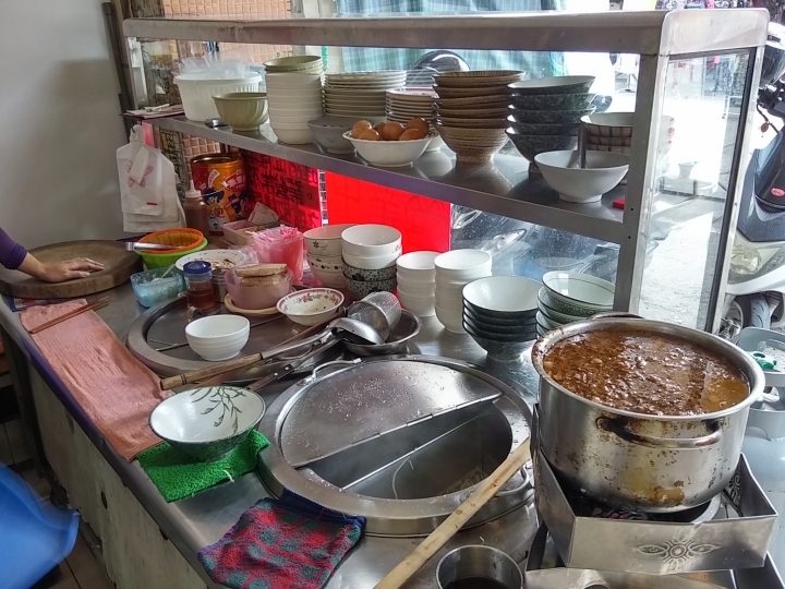 鳳山區阿倡麵店(鴨蛋麵、米粉、粿仔條)-古早味銅板美食
