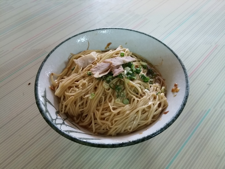 鳳山區阿倡麵店(鴨蛋麵、米粉、粿仔條)-古早味銅板美食