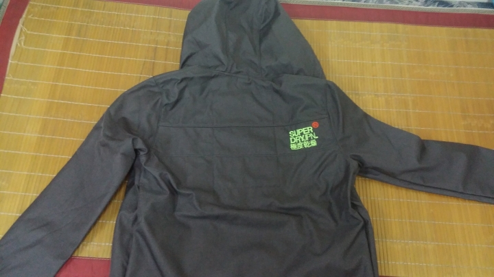 Superdry極度乾燥 Windtrekker防風衣 簡易開箱