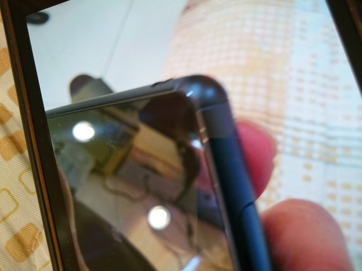 SONY Xperia Z3  SD記憶卡 是不是一樣無法放入8G電影進去呢( 另外我想換保護蓋 我手機被保護蓋刮傷 有圖片有證據)