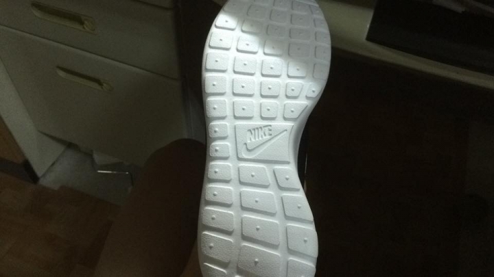 幫分辨ＮＩＫＥ Ｒosherun真假