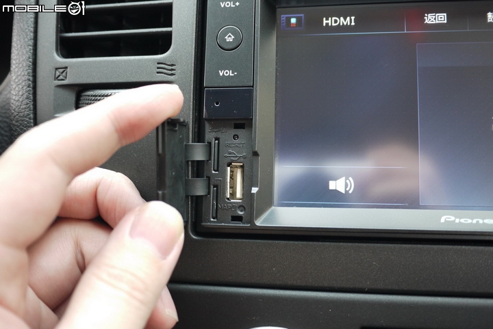 [開箱]Pioneer AVIC-F7300T 主機簡單開箱