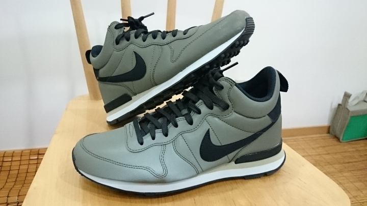 分享：Nike 3M軍綠反光 Internationalist MID