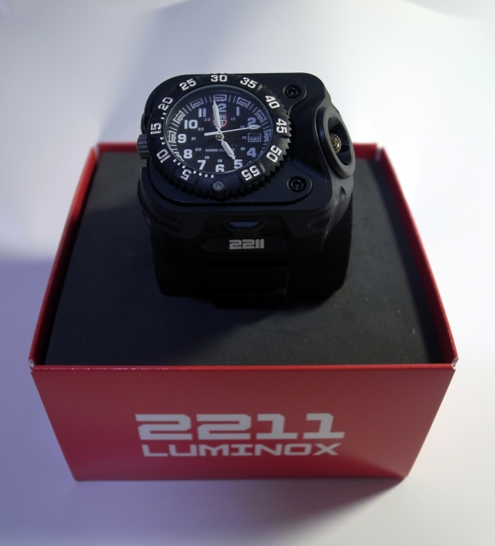 SureFire 2211Luminox® 新款手錶型腕燈開箱