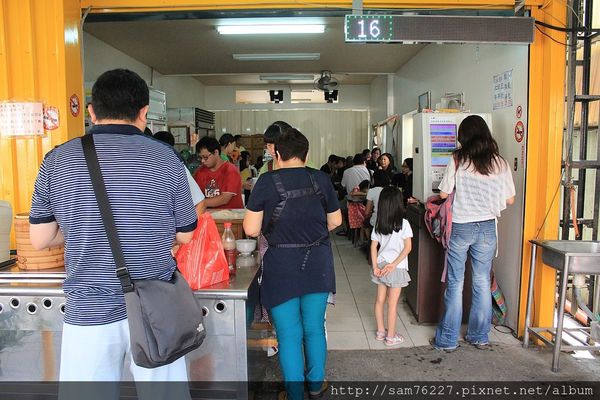 [食記] 宜蘭市 正常鮮肉小籠包 一粒七元美味小籠包
