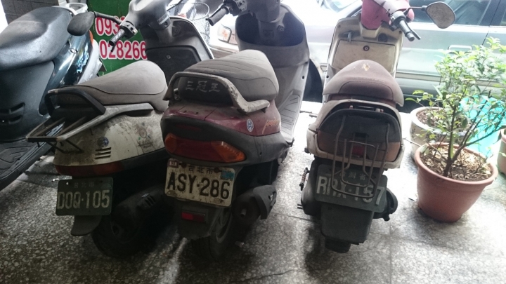 請教圖片中的機車廠牌
