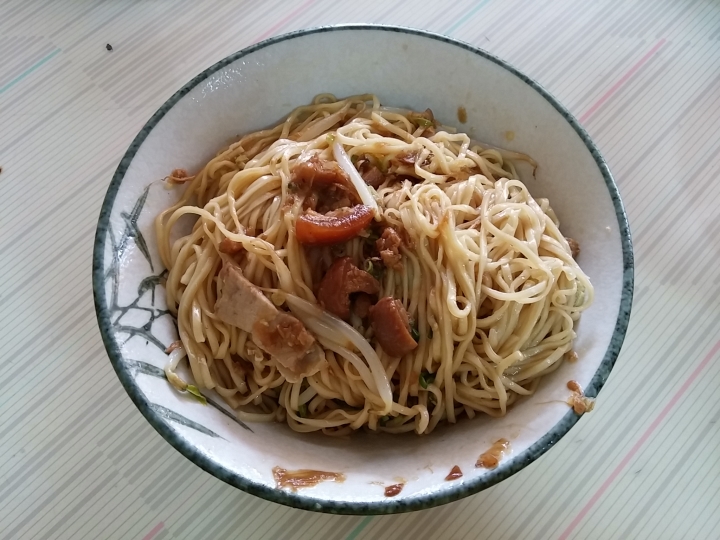 鳳山區阿倡麵店(鴨蛋麵、米粉、粿仔條)-古早味銅板美食