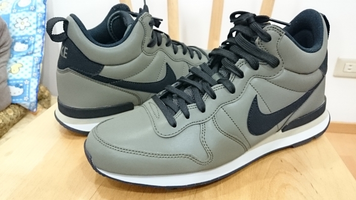 分享：Nike 3M軍綠反光 Internationalist MID