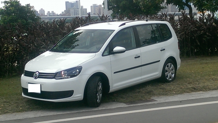VWTouran晚來的開箱,還有油耗