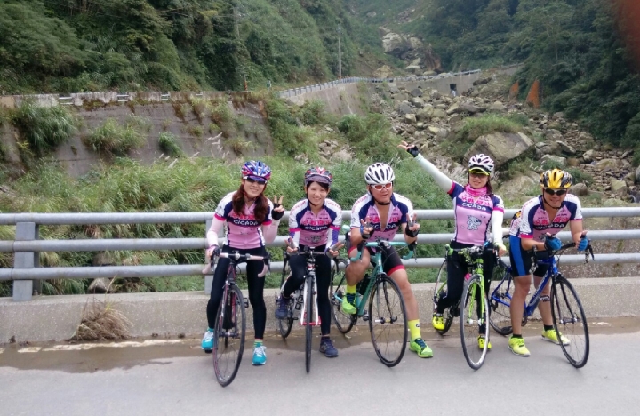 粉嶺族～上山閱讀後到八卦茶園一騎來八卦