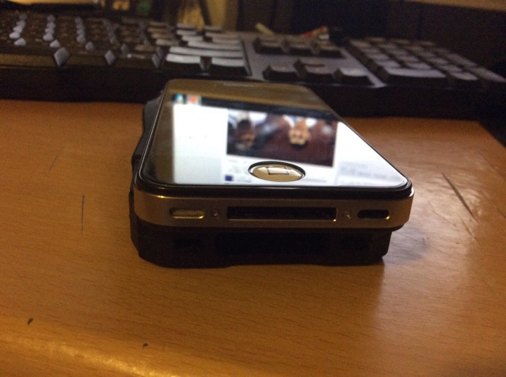 Iphone 4S 喇叭網破掉