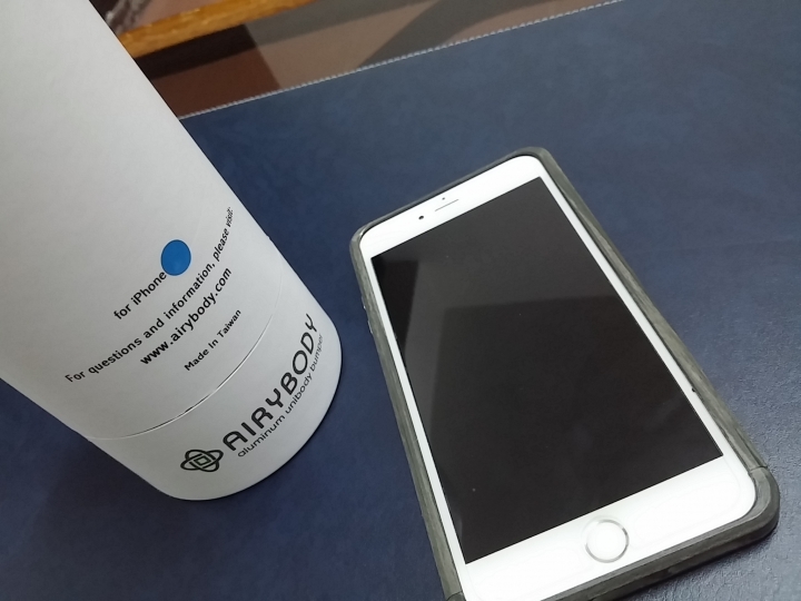 一兼二顧!  Airybody Unibody Bumper iPhone 6+ 檜木鋁合金保護殼