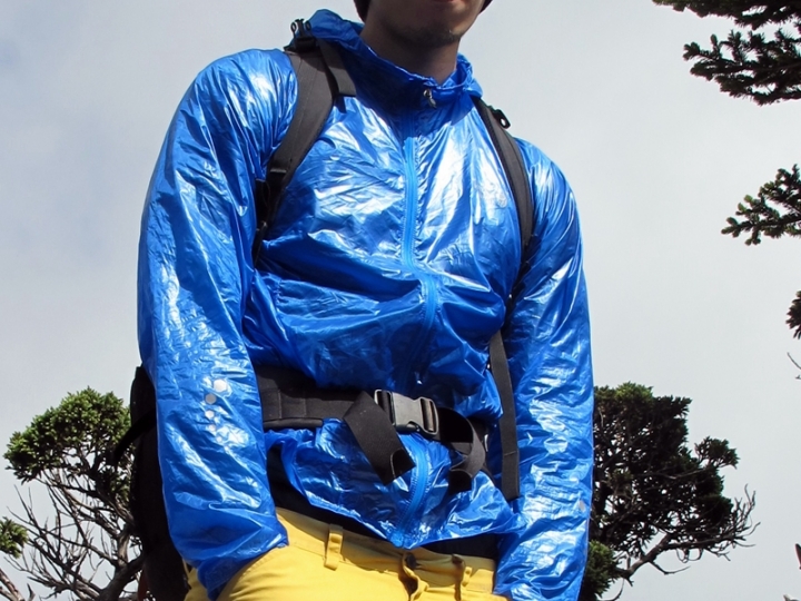[開箱] Mountain Hardwear 輕量防水風衣