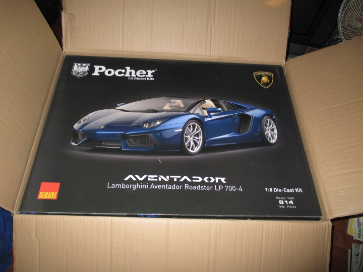 1/8 POCHER  LP 700-4 ROADSTER