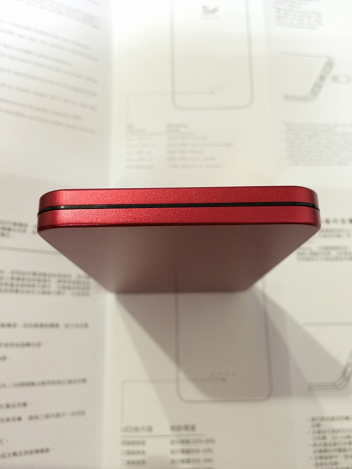 [郭董牌] 鴻海行動電源 Innowatt 5000mAh 純開箱分享