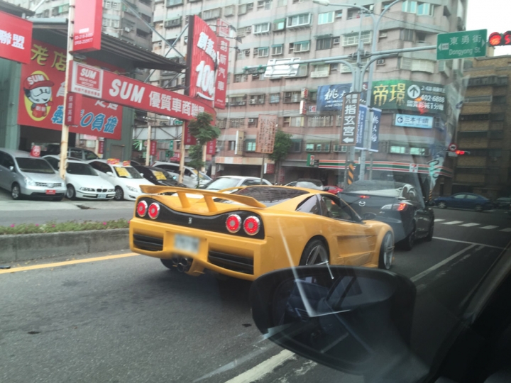 請問有那位大大知道這個VS logo的是甚麼車阿~