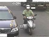 【危險鏡頭】叼菸瓦斯哥，一般摩托車橫置瓦斯桶並蛇行？！