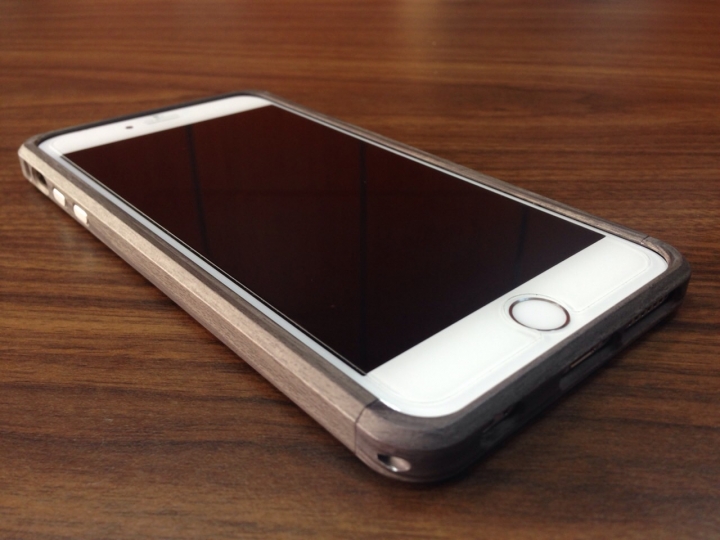 一兼二顧!  Airybody Unibody Bumper iPhone 6+ 檜木鋁合金保護殼