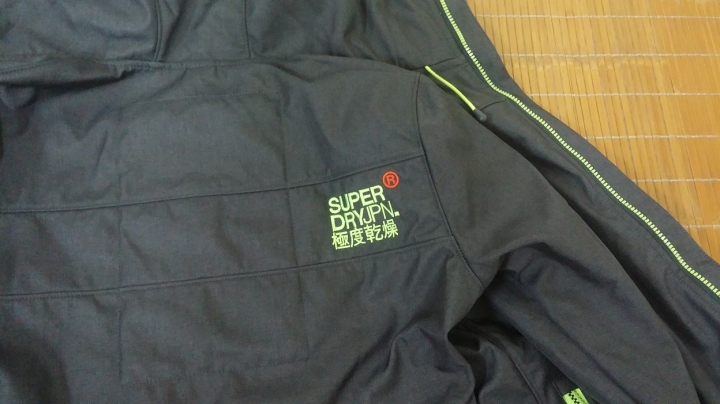 Superdry極度乾燥 Windtrekker防風衣 簡易開箱
