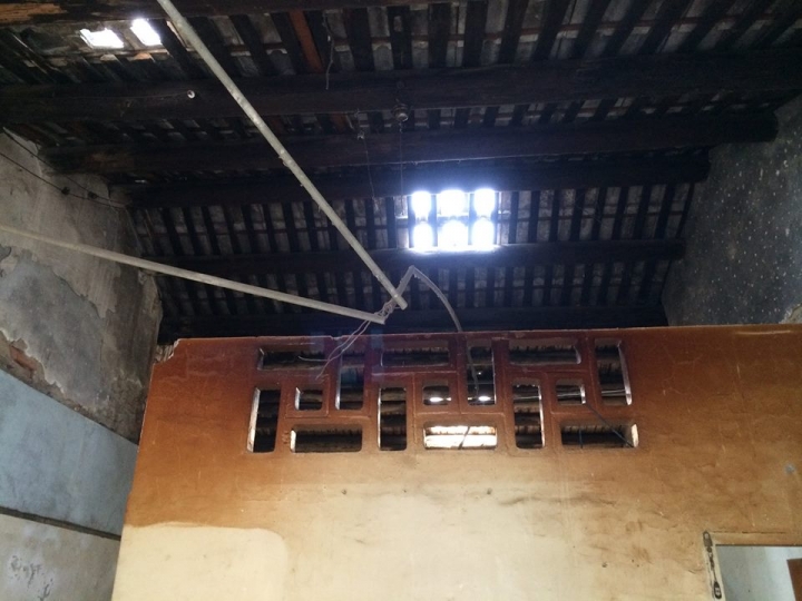 舊斜瓦屋頂要加蓋鐵皮屋大約要多少?水泥斜瓦須拿掉嗎?