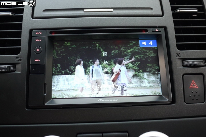 [開箱]Pioneer AVIC-F7300T 主機簡單開箱