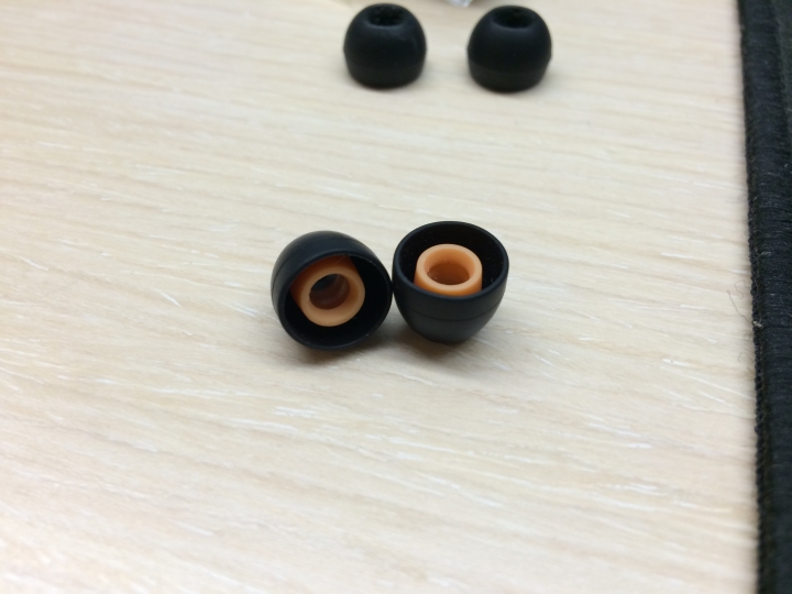 大家會有換耳塞的習慣嗎...? (順便求認Sony略老的耳機型號...)