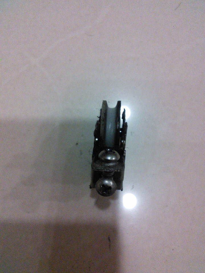 請問這種鋁門窗輪哪裡可買到呢?