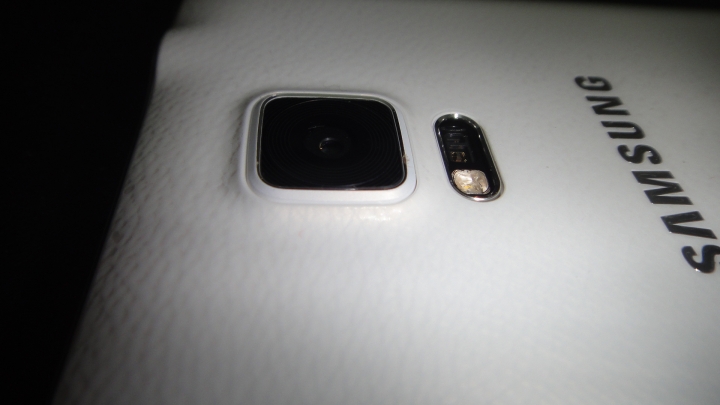 台灣大Note4續約白色開箱(還遇到機王)與包膜心得