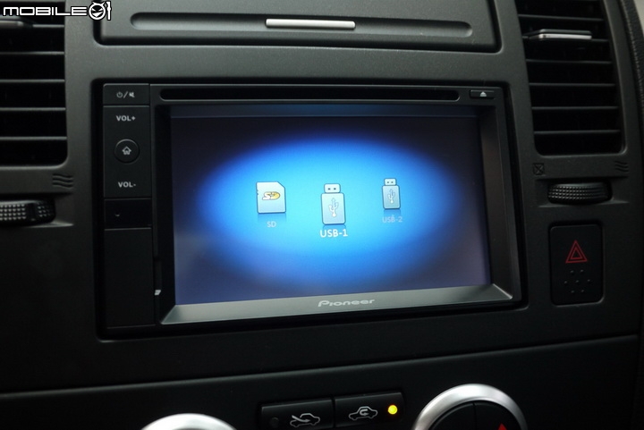 [開箱]Pioneer AVIC-F7300T 主機簡單開箱