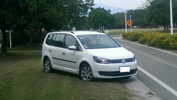 VWTouran晚來的開箱,還有油耗