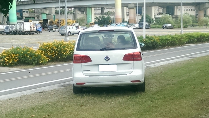 VWTouran晚來的開箱,還有油耗