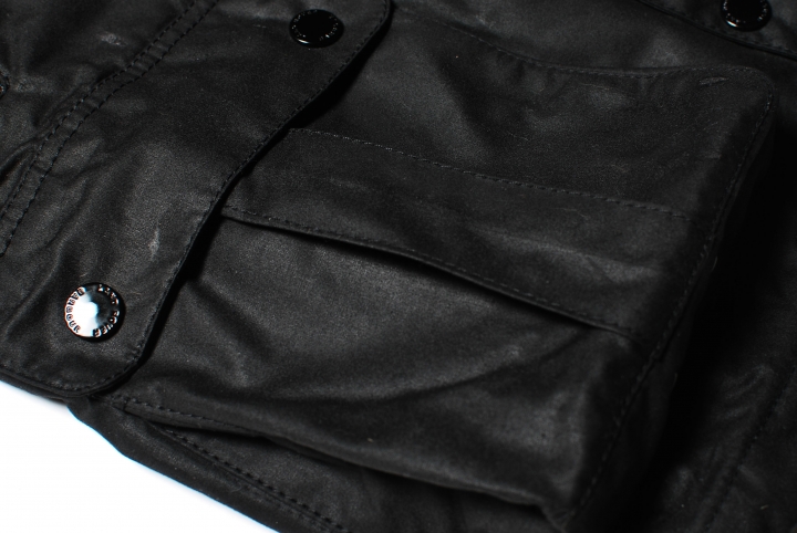 [簡易開箱] Barbour x Land Rover聯名系列油布夾克!!