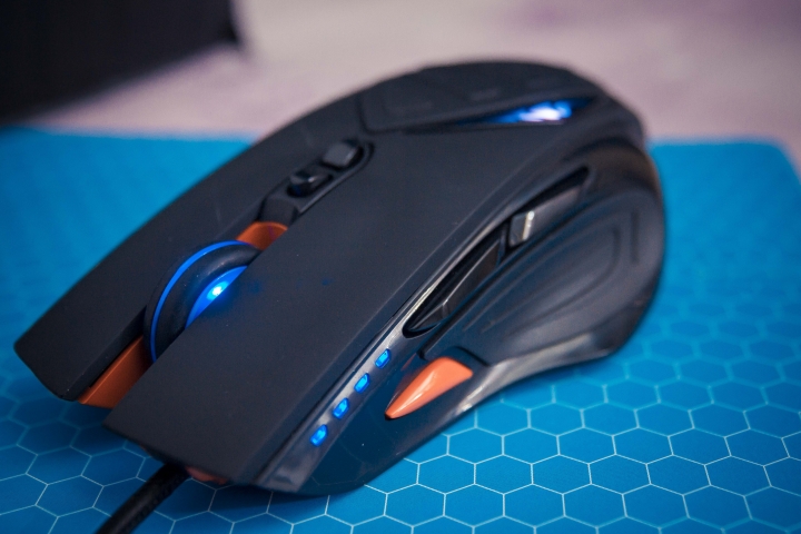 [開箱] FPS電競滑鼠 Raptor