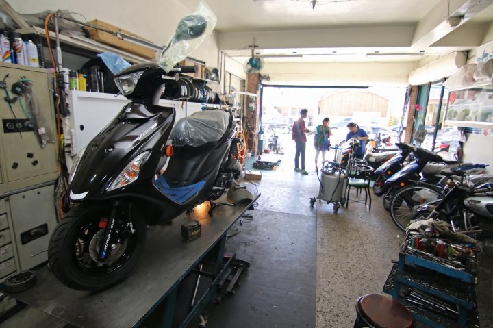 Suzuki Address V125SS 黑咖啡 開箱～（老闆好厲害的獨門絕活）
